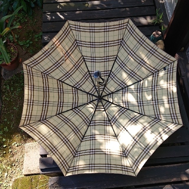 BURBERRY(バーバリー)のBURBERRY バーバリー の折りたたみ傘 ゴールド風 🌂 レディースのファッション小物(傘)の商品写真
