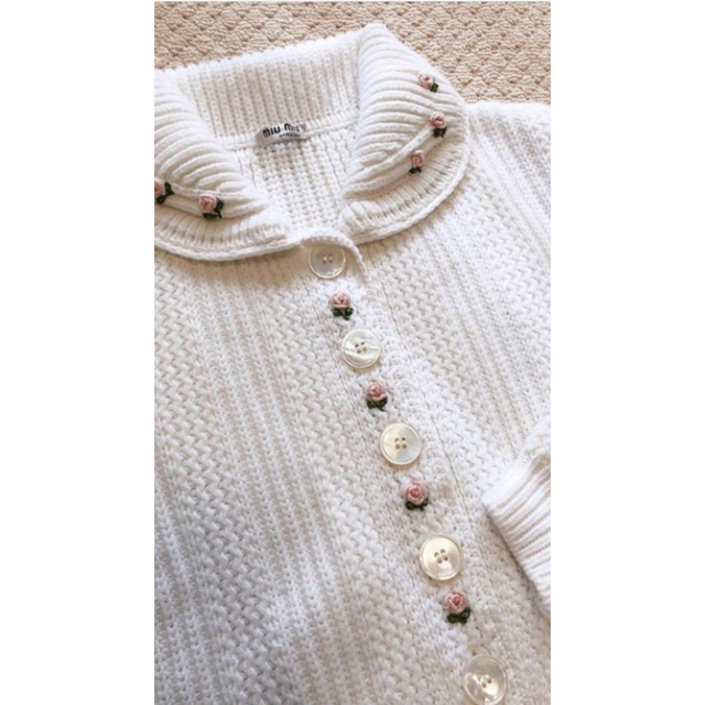MIU MIU - ミュウミュウ♡大人気バラ刺繍カーディガンの通販 by MIU MIU - ミュウミュウ♡大人気バラ刺繍カーディガンの通販 by