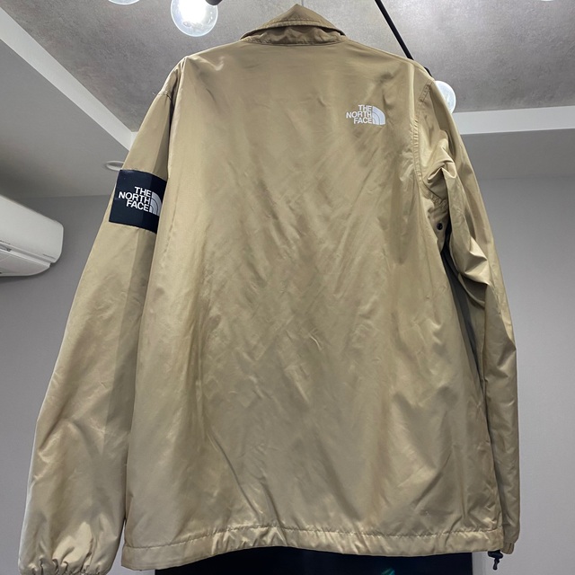 THE NORTH FACE(ザノースフェイス)のノースフェイス　ベージュ　コーチジャケット メンズのジャケット/アウター(ナイロンジャケット)の商品写真