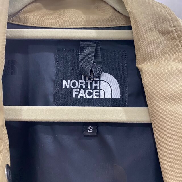 THE NORTH FACE(ザノースフェイス)のノースフェイス　ベージュ　コーチジャケット メンズのジャケット/アウター(ナイロンジャケット)の商品写真