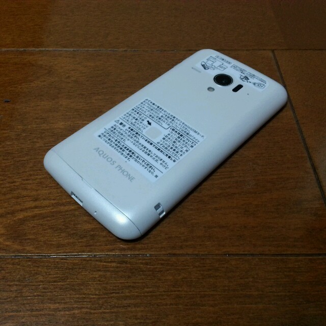 新品未使用 SH-06E AQUOS PHONE ZETA ホワイト スマホ/家電/カメラのスマートフォン/携帯電話(スマートフォン本体)の商品写真