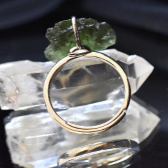 天然石 モルダバイト リング 原石  14号 レディースのアクセサリー(リング(指輪))の商品写真