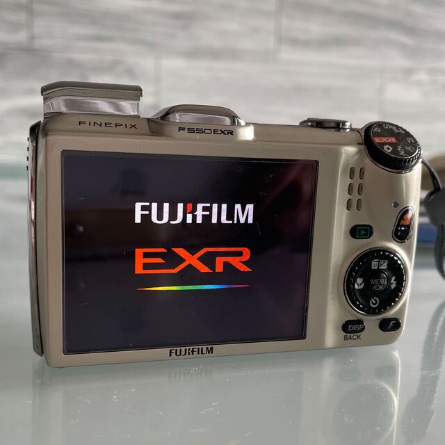 FUJIFILM デジカメ FinePix F550EXR