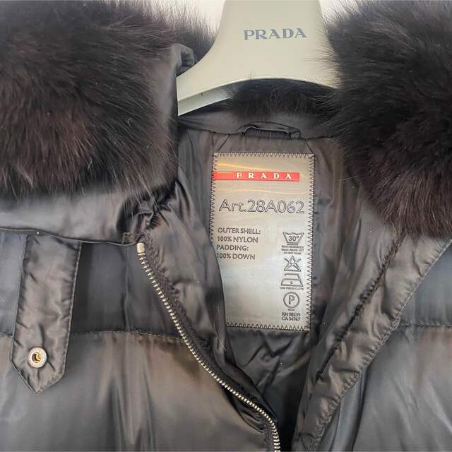 PRADA(プラダ)のPRADA ダウンコート ブラック × ブルーフォックスファー レディースのジャケット/アウター(ダウンコート)の商品写真