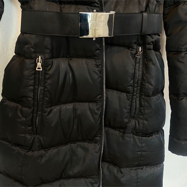 PRADA(プラダ)のPRADA ダウンコート ブラック × ブルーフォックスファー レディースのジャケット/アウター(ダウンコート)の商品写真