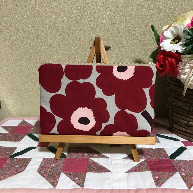 marimekko(マリメッコ)のマリメッコ  生地　ハンドメイド　新色　ミニウニッコ　2cmマチ付きポーチ ハンドメイドのファッション小物(ポーチ)の商品写真