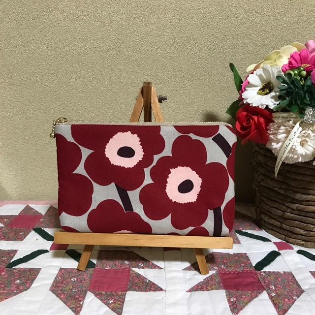 marimekko(マリメッコ)のマリメッコ  生地　ハンドメイド　新色　ミニウニッコ　2cmマチ付きポーチ ハンドメイドのファッション小物(ポーチ)の商品写真