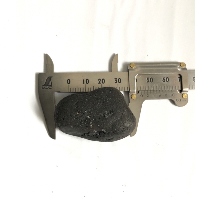 【国産】天然ブラックアンバー原石(小) 宝石 パワーストーン 化石 鉱物 天然石