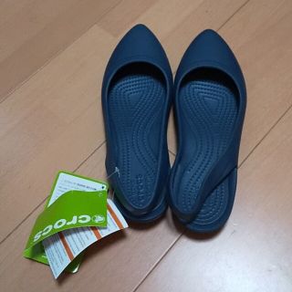 クロックス(crocs)のクロックスタグ付新品スリングバックシューズ(サンダル)