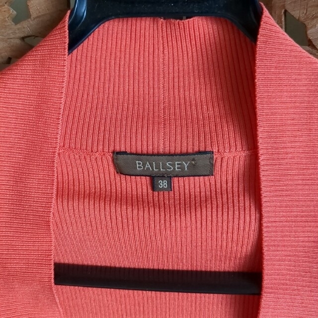 Ballsey(ボールジィ)のシルクVネックセーター レディースのトップス(ニット/セーター)の商品写真