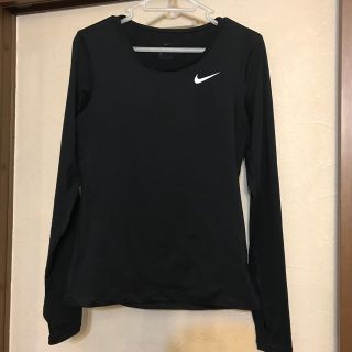 ナイキ(NIKE)のNIKE レディース  トレーニングウェアー　長袖(カットソー(長袖/七分))