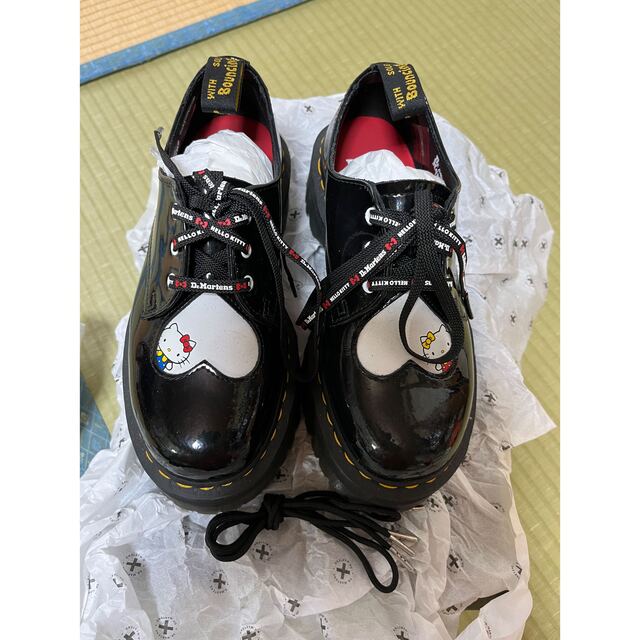 Dr.Martens(ドクターマーチン)の【サンリオコラボ】ドクターマーチンショートブーツ レディースの靴/シューズ(ブーツ)の商品写真