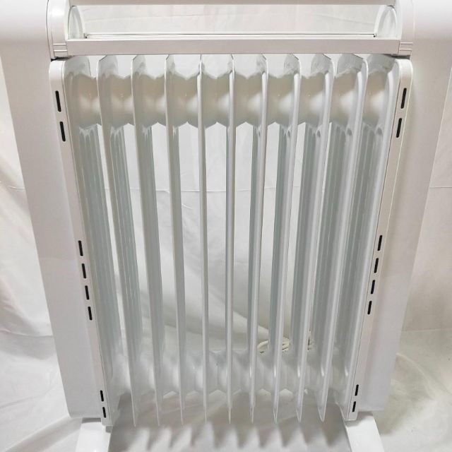 オイルヒーター gr002-wh モダンデコ SUNRIZE リモコン付き スマホ/家電/カメラの冷暖房/空調(オイルヒーター)の商品写真