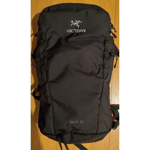 通勤バックパックARCTERYX BRIZE 25 バックパック  男女兼用 黒