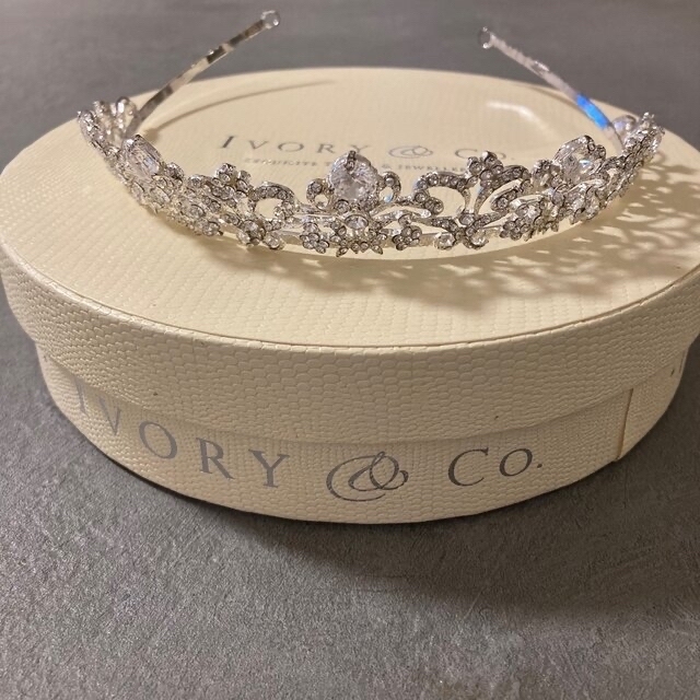 Vera Wang(ヴェラウォン)のivory&co Alyssa ハンドメイドのウェディング(ヘッドドレス/ドレス)の商品写真