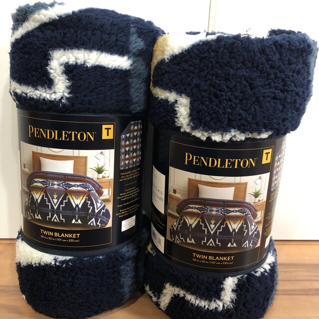 PENDLETON ペンドルトン　ブランケット　毛布✖️２枚セット　コストコ インテリア/住まい/日用品の寝具(毛布)の商品写真