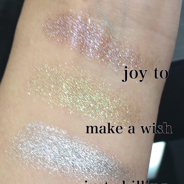 MAC(マック)のMAC クリスマスコフレ　アイシャドウ  JOY TO 限定品 コスメ/美容のベースメイク/化粧品(アイシャドウ)の商品写真