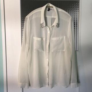 エイチアンドエム(H&M)の【れもん様専用】H&M ビジュー付きシャツ(シャツ/ブラウス(長袖/七分))