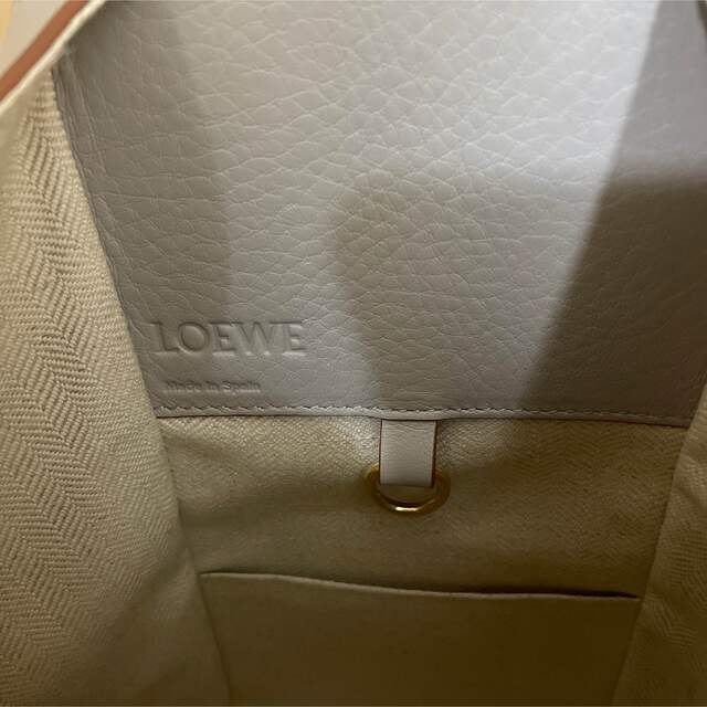 LOEWE(ロエベ)のロエベ　ハンモック　スモール　ゴースト　ライトゴースト レディースのバッグ(ハンドバッグ)の商品写真