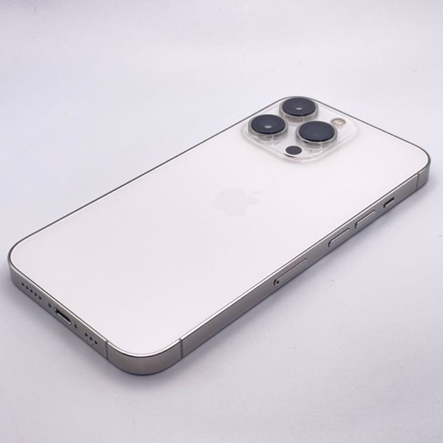 中古品 iPhone 13 Pro 256GB シルバー 訳あり スマホ/家電/カメラのスマートフォン/携帯電話(スマートフォン本体)の商品写真