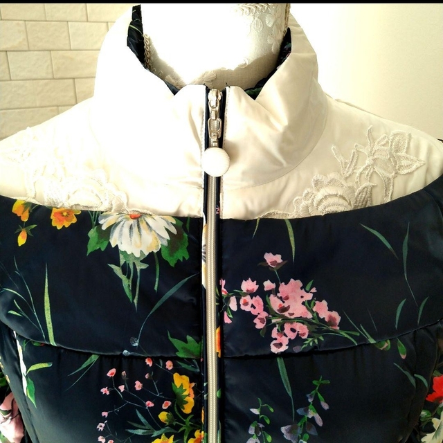 ❣️スーパービューティータグ付き❣️花柄ダウンコート レディースのジャケット/アウター(ダウンコート)の商品写真