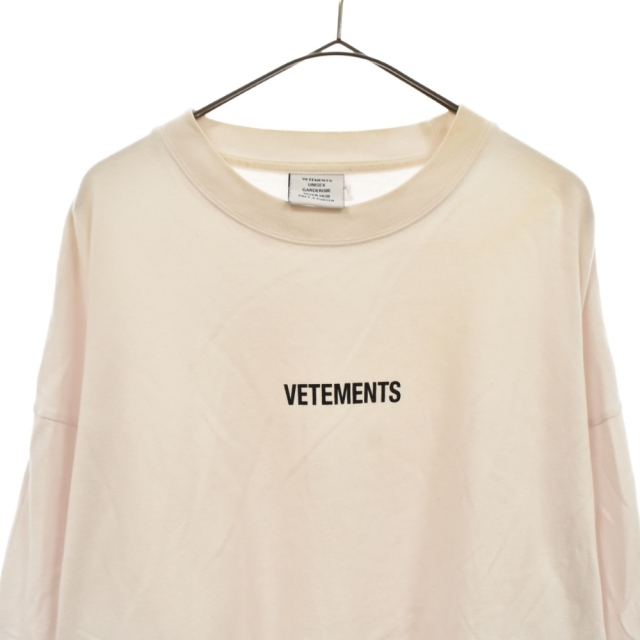 VETEMENTS ヴェトモン 19AW フロントロゴデザイン ビッグタグ オーバーサイズクルーネック長袖Tシャツ ホワイト AH2020TRXX VETEMENTS ヴェトモン 19AW フロントロゴデザイン ビッグタグ オーバーサイズクルーネック長袖Tシャツ ホワイト AH2020TRXX