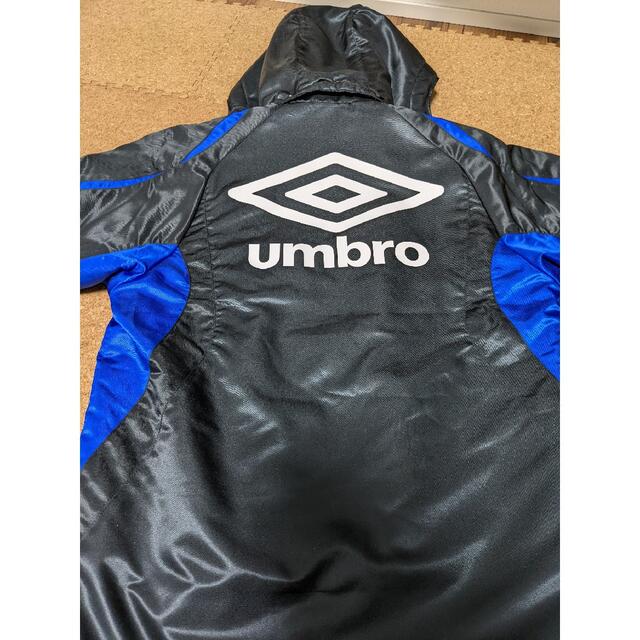 UMBRO(アンブロ)の【極暖】サッカー　ベンチコート　１３０センチ　アンブロ　UMBRO スポーツ/アウトドアのサッカー/フットサル(ウェア)の商品写真