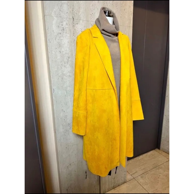 ZARA(ザラ)のZARA イエロー　黄色　からし色　スエード　コート　ザラ レディースのジャケット/アウター(ロングコート)の商品写真