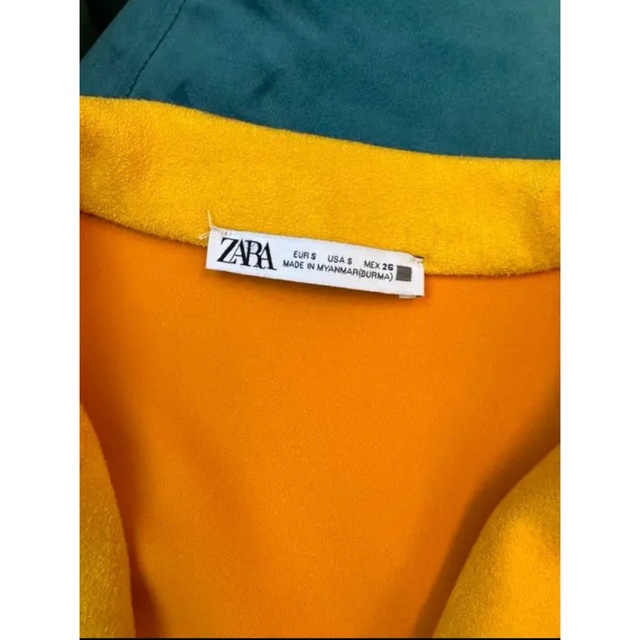 ZARA(ザラ)のZARA イエロー　黄色　からし色　スエード　コート　ザラ レディースのジャケット/アウター(ロングコート)の商品写真