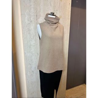 ザラ(ZARA)のZARA ノースリーブ　タートルネック　ニット　セーター ベージュ(カットソー(半袖/袖なし))