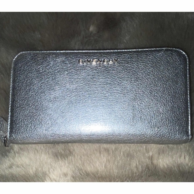 GIVENCHY(ジバンシィ)の長財布　ラウンドジップ　ラウンドファスナー　ジバンシィ　シルバー　ラメ　キラキラ レディースのファッション小物(財布)の商品写真