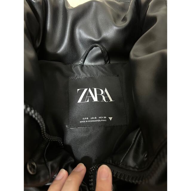 ZARA(ザラ)のレザー　ダウンベスト レディースのジャケット/アウター(ダウンベスト)の商品写真