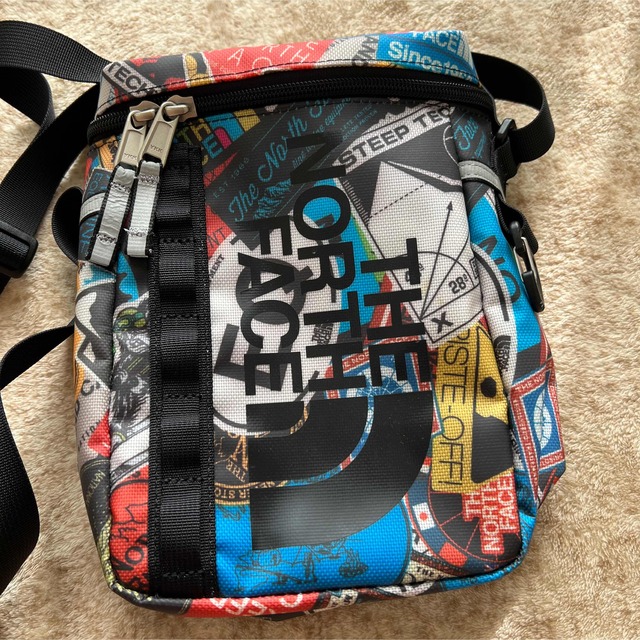 THE NORTH FACE(ザノースフェイス)の廃盤　ノースフェイス　ヒューズボックスポーチ NM81610 ステッカープリント メンズのバッグ(ショルダーバッグ)の商品写真