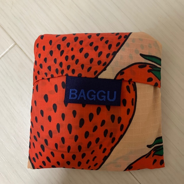 BAGGU(バグゥ)のBAGGU ストロベリーエコバッグ　ミニ レディースのバッグ(エコバッグ)の商品写真