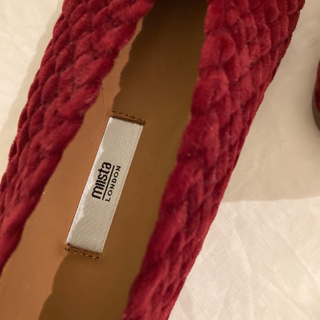 miista(ミスタ)の美品　miista 36300円　赤系　フラットパンプス　フラットシューズ レディースの靴/シューズ(ハイヒール/パンプス)の商品写真
