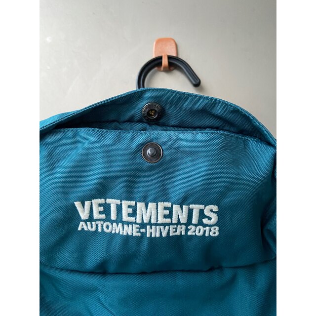 VETEMENTS(ヴェトモン)の超レア！Vetements 17aw down vest ダウンベスト  メンズのジャケット/アウター(ダウンベスト)の商品写真