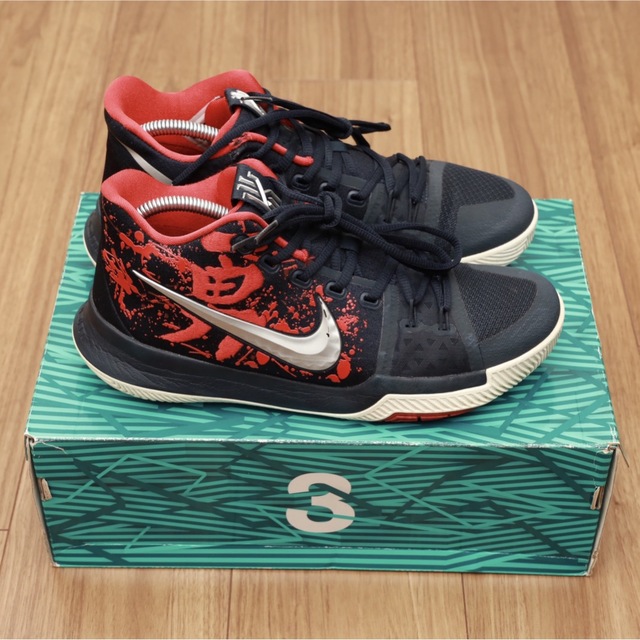 NIKE(ナイキ)のNIKE KYRIE 3 “SAMURAI” 26.5cm スポーツ/アウトドアのスポーツ/アウトドア その他(バスケットボール)の商品写真