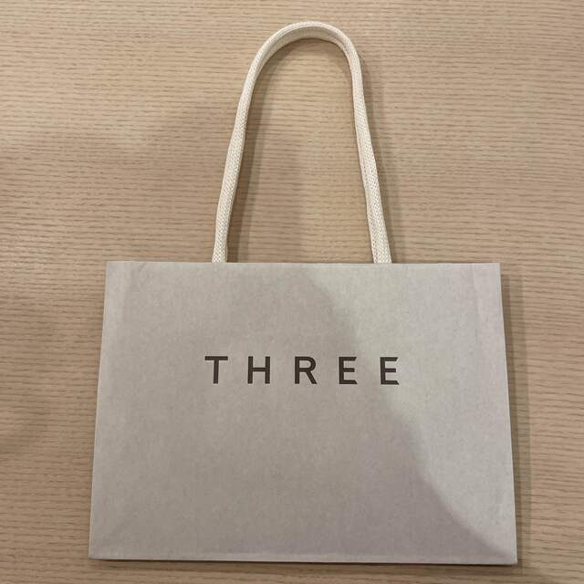 THREE(スリー)のTHREE 紙袋　ショップ袋 レディースのバッグ(ショップ袋)の商品写真
