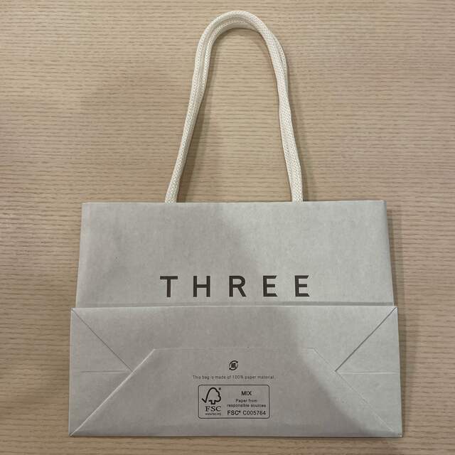 THREE(スリー)のTHREE 紙袋　ショップ袋 レディースのバッグ(ショップ袋)の商品写真