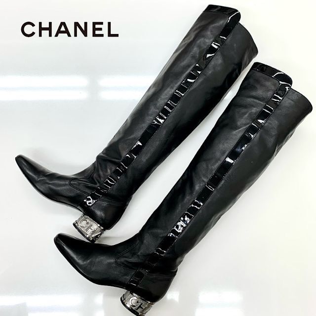 人気 - CHANEL 5287 ブラック ニーハイブーツ ロゴ パテント レザー