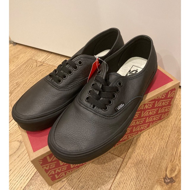 AUTHENTIC（VANS）(オーセンティック)のヴァンズ オーセンティック モノ レザー ブラック US7.0 25.0cm メンズの靴/シューズ(スニーカー)の商品写真