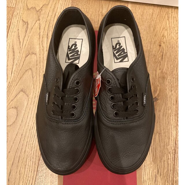 AUTHENTIC（VANS）(オーセンティック)のヴァンズ オーセンティック モノ レザー ブラック US7.0 25.0cm メンズの靴/シューズ(スニーカー)の商品写真