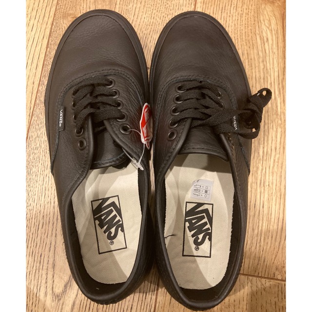 AUTHENTIC（VANS）(オーセンティック)のヴァンズ オーセンティック モノ レザー ブラック US7.0 25.0cm メンズの靴/シューズ(スニーカー)の商品写真