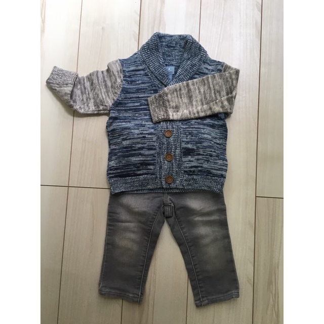 babyGAP(ベビーギャップ)のbaby gap ニットカーディガン　セットアップ90 キッズ/ベビー/マタニティのキッズ服男の子用(90cm~)(カーディガン)の商品写真