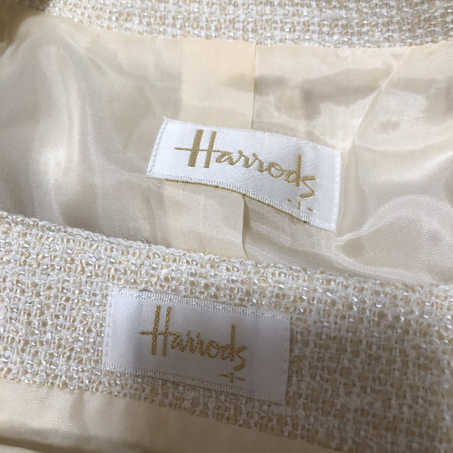 Harrods(ハロッズ)のハロッズ スーツ  入学式 ツイード ラメ オフホワイト 1 美品 レディースのフォーマル/ドレス(スーツ)の商品写真