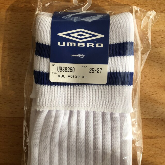 UMBRO(アンブロ)のお値下げ中！新品未使用！UMBRO サッカーソックス スポーツ/アウトドアのサッカー/フットサル(ウェア)の商品写真