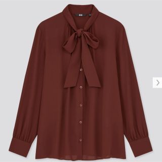 ユニクロ(UNIQLO)のUNIQLO ユニクロ　ジョーゼット　ボウタイブラウス　ダークブラウン　レッド(シャツ/ブラウス(長袖/七分))