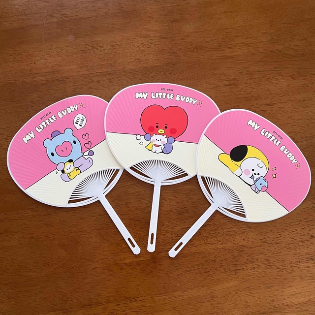 BT21(ビーティーイシビル)のBT21 うちわ セット エンタメ/ホビーのCD(K-POP/アジア)の商品写真