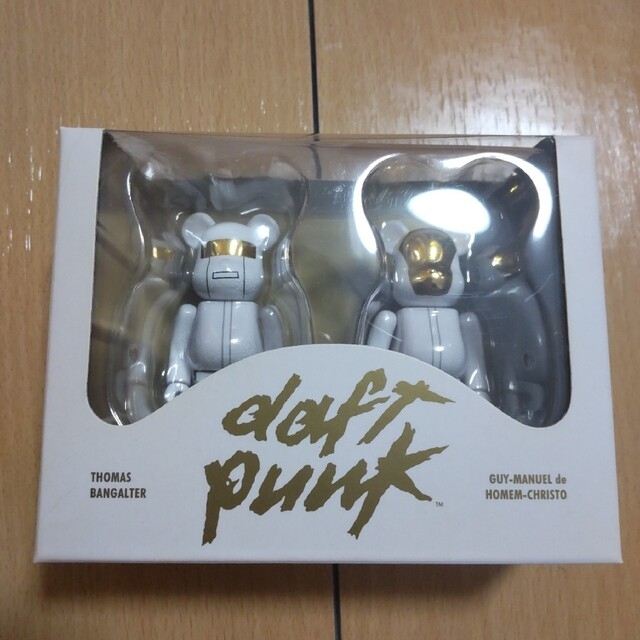 BE@RBRICK DAFT PUNK WHITE SUITS 100% BE@RBRICK DAFT PUNK WHITE SUITS 100%