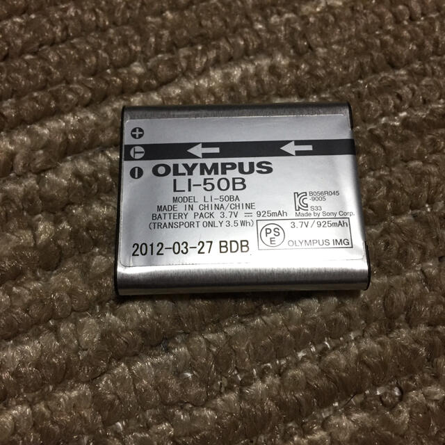 OLYMPUS(オリンパス)の【最終値下げ】オリンパス 純正充電池 LI-50B スマホ/家電/カメラのスマートフォン/携帯電話(バッテリー/充電器)の商品写真